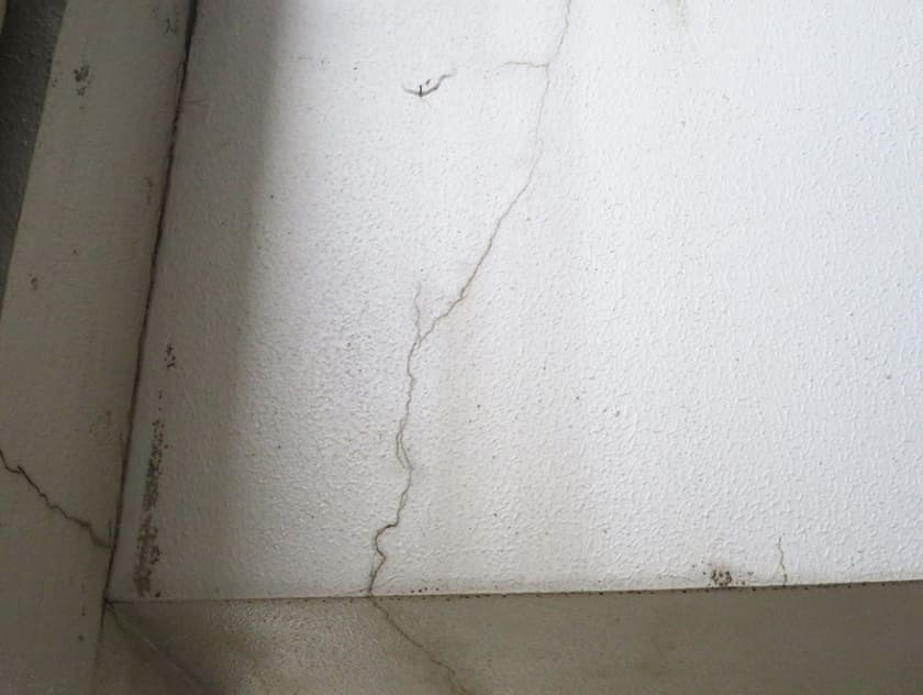 外壁のひび割れ