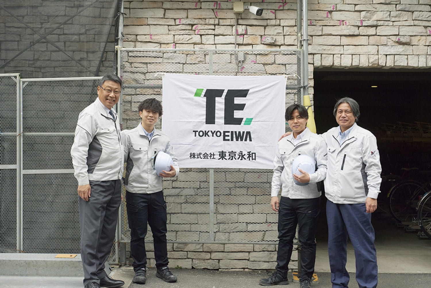 社内での従業員の様子