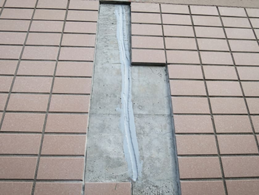 タイルのひび割れ