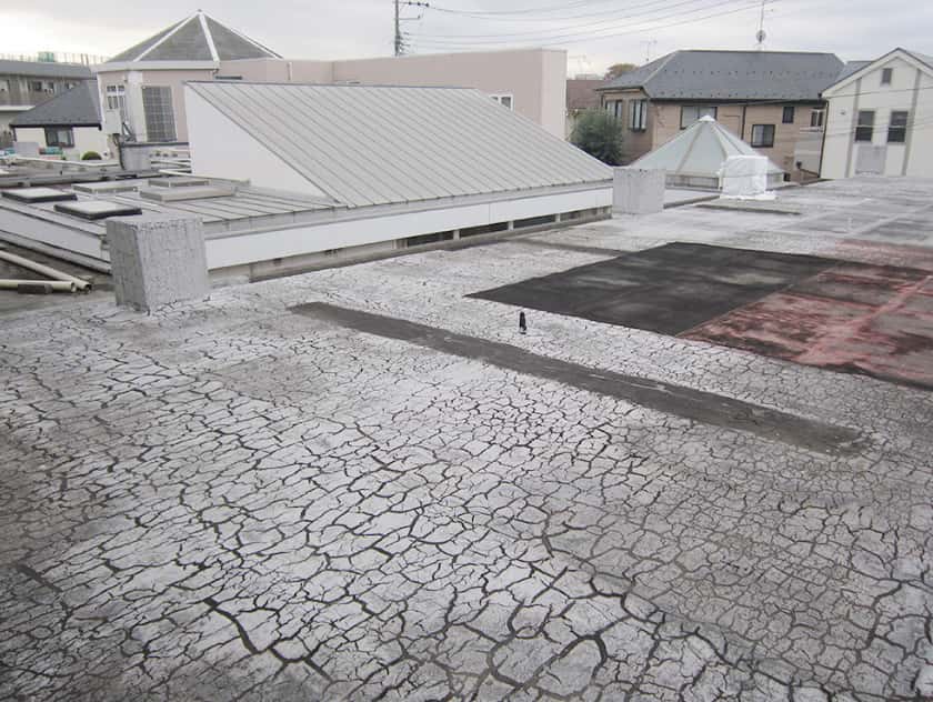 防水層表面のひび割れや破断