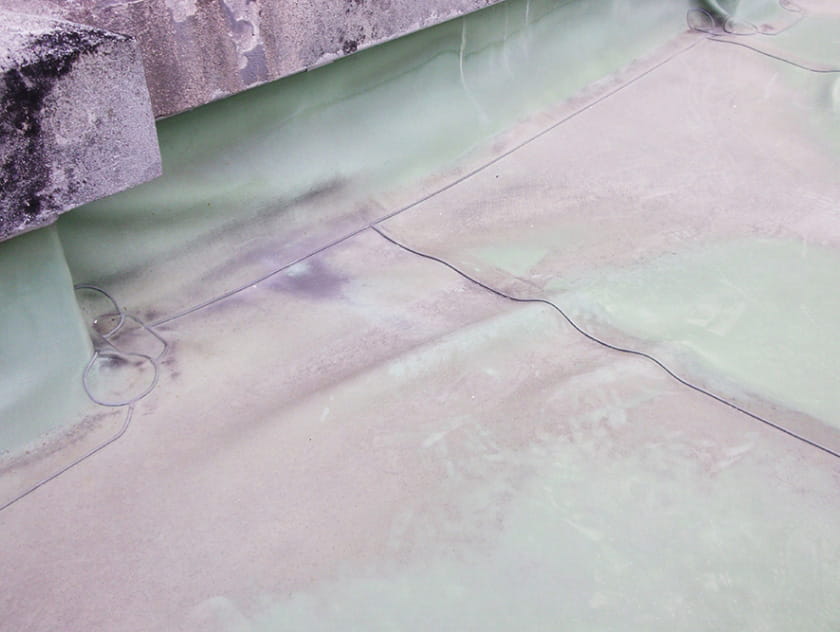 防水層の浮き・膨れ