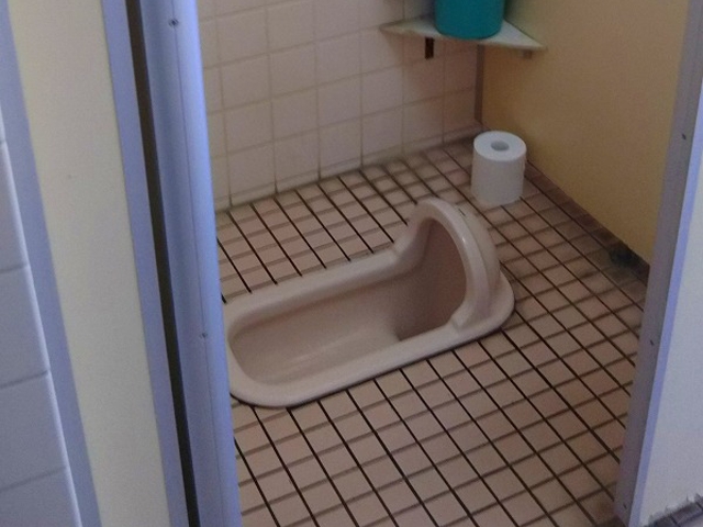 KO中学校本館西棟・新館南棟トイレ改良工事