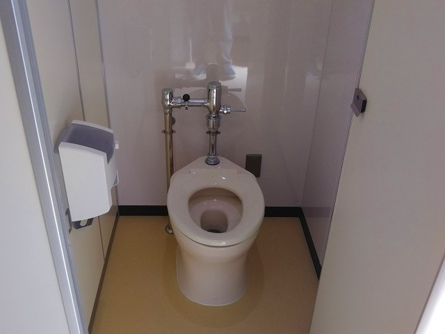 KO中学校本館西棟・新館南棟トイレ改良工事