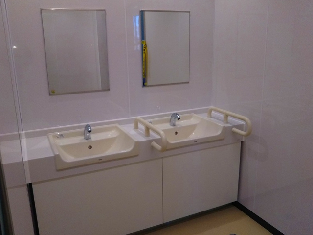 KO中学校本館西棟・新館南棟トイレ改良工事